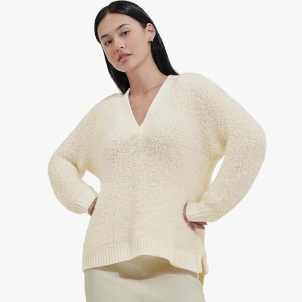 UGG Womens Size Medium Deeann Cloudfluff V-Neck Sweater Cream Ivory NWT‎